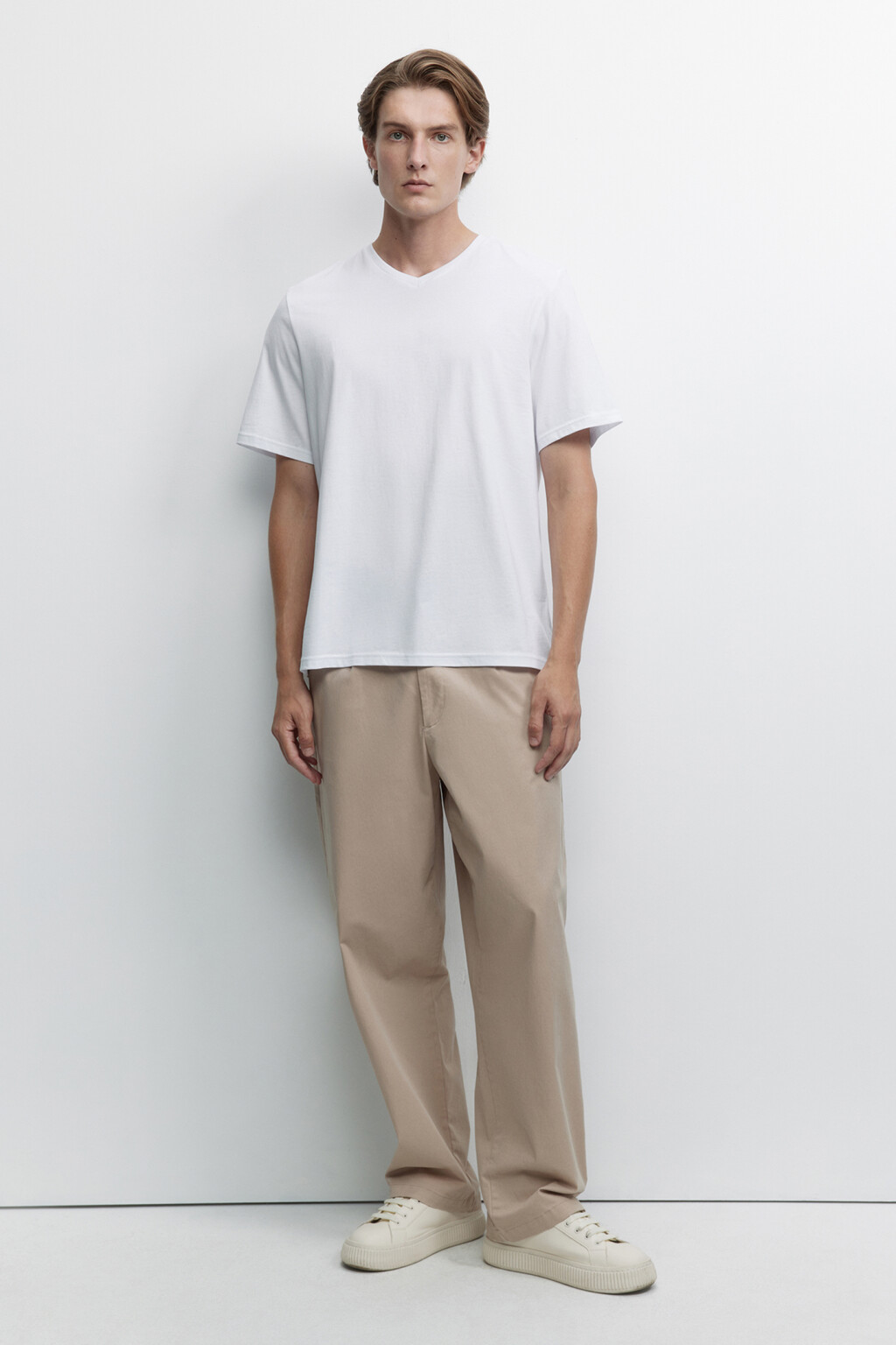 Футболка прямая хлопковая с V-образным вырезом - цвет белый - 4