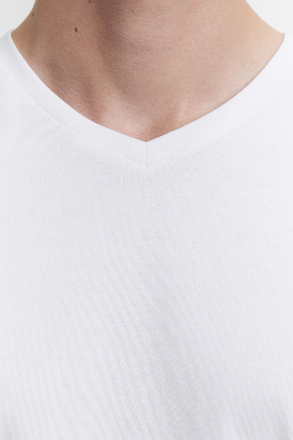 Футболка прямая хлопковая с V-образным вырезом - цвет белый - 5