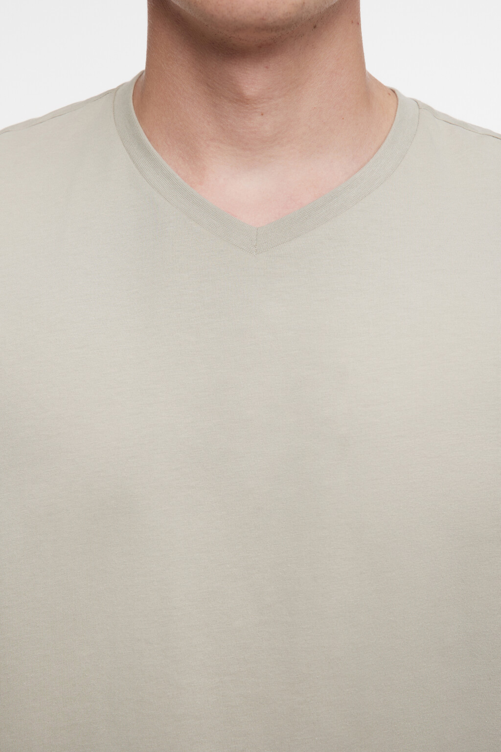 Футболка хлопковая базовая с V-образным вырезом - цвет зеленый - 5