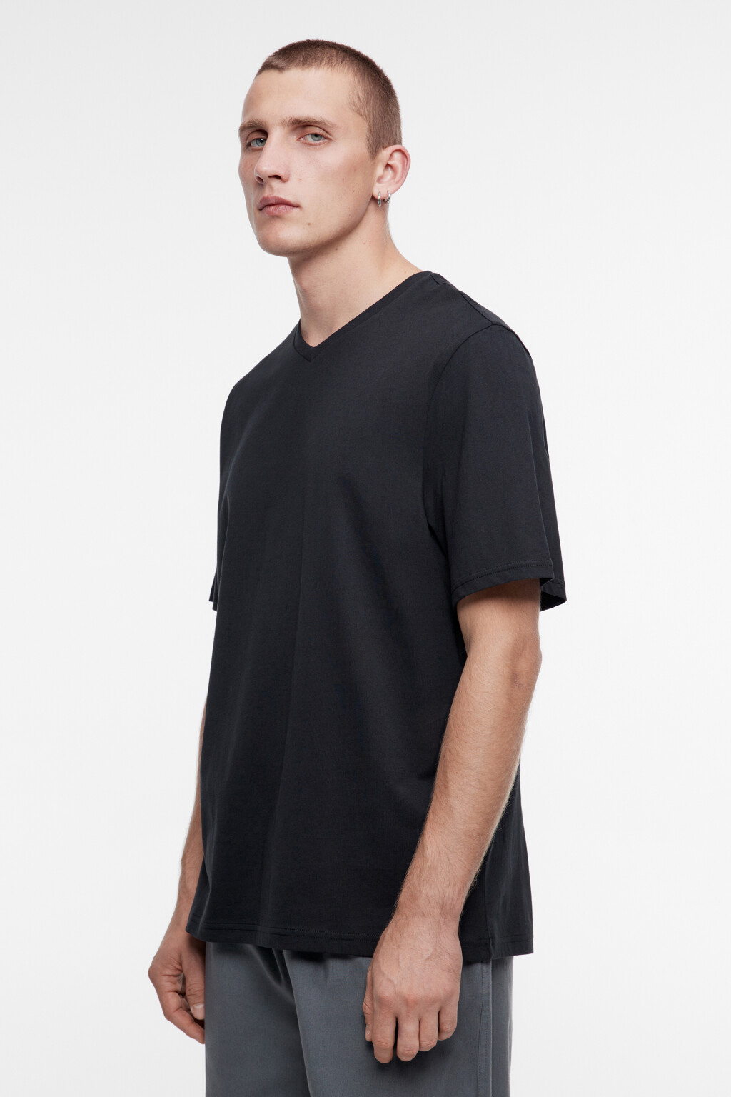 Футболка хлопковая базовая с V-образным вырезом - цвет черный - 3
