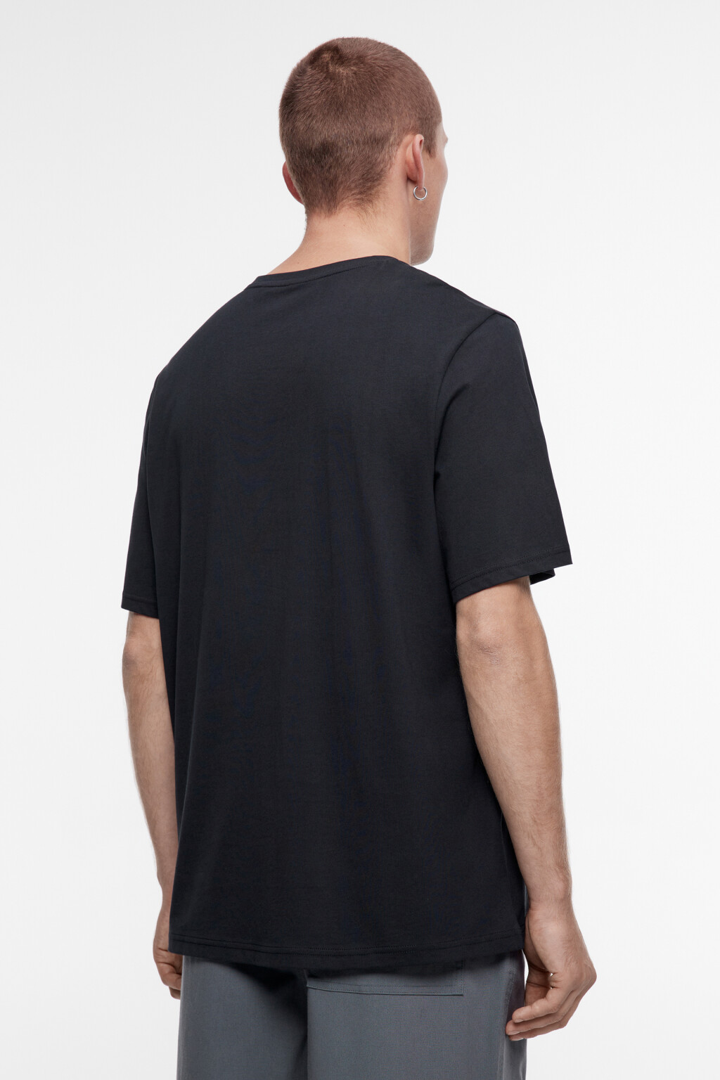 Футболка хлопковая базовая с V-образным вырезом - цвет черный - 4