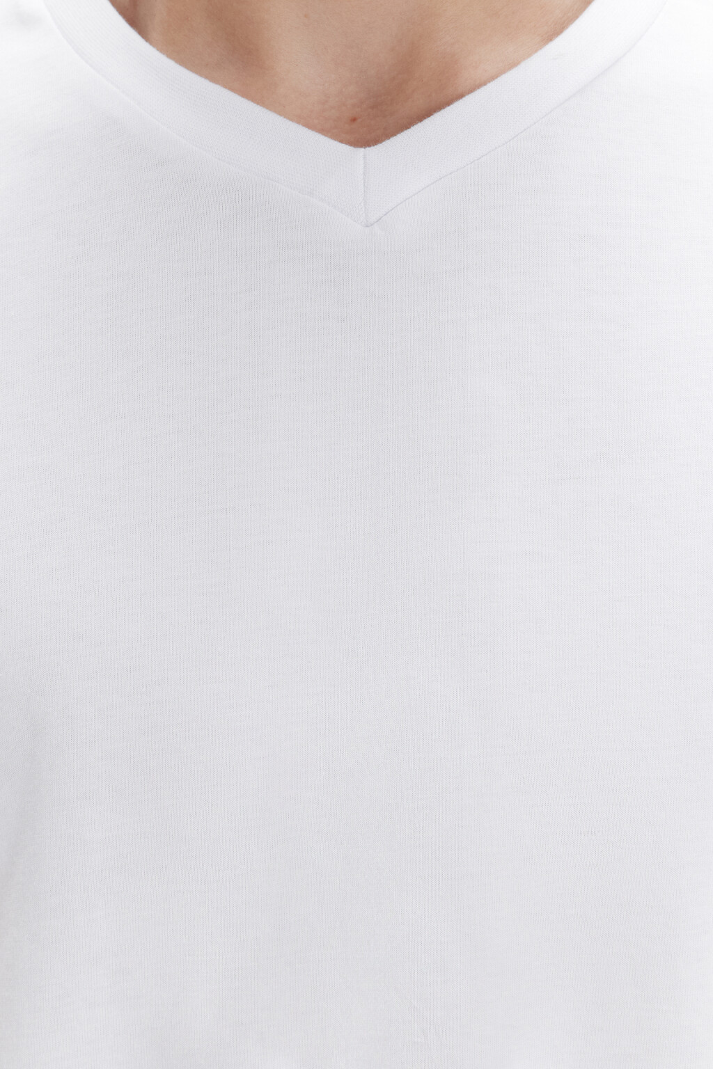 Футболка прямая с V-образным вырезом - цвет белый - 5