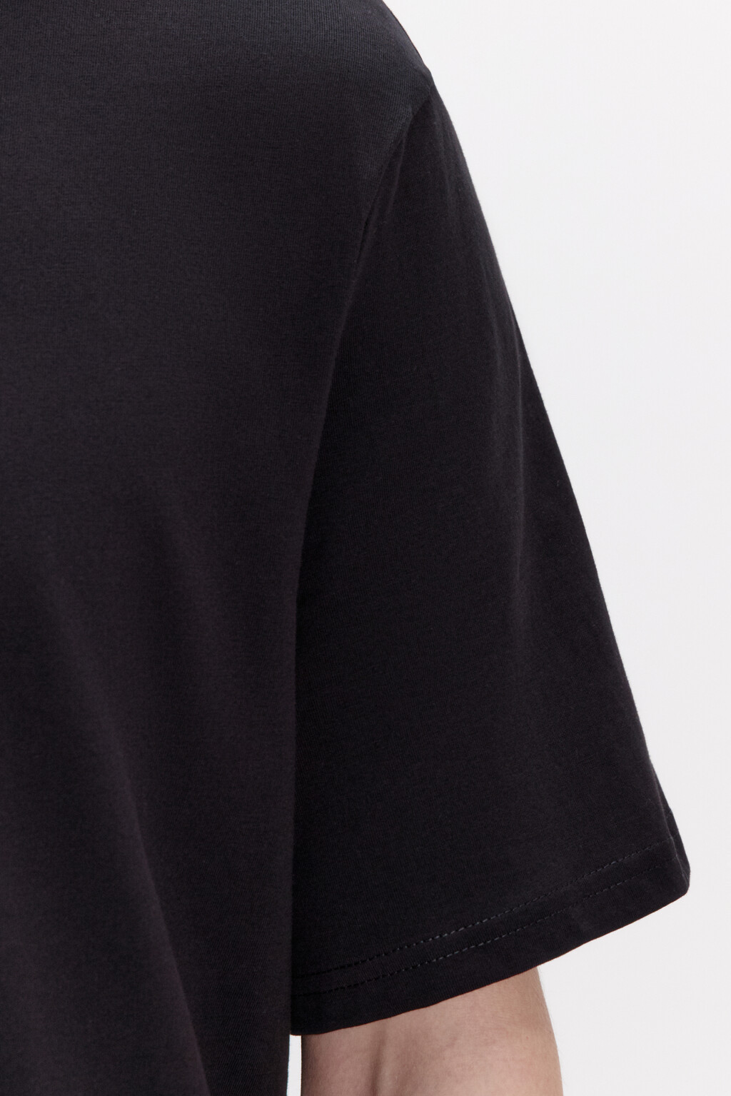 Футболка базовая с V-вырезом - цвет черный - 6