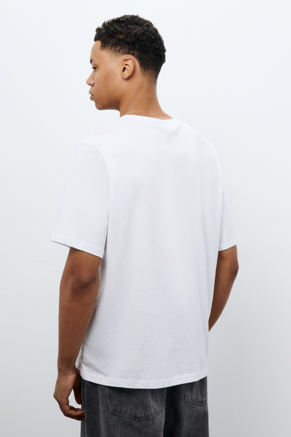 Футболка базовая с V-вырезом - цвет белый - 3