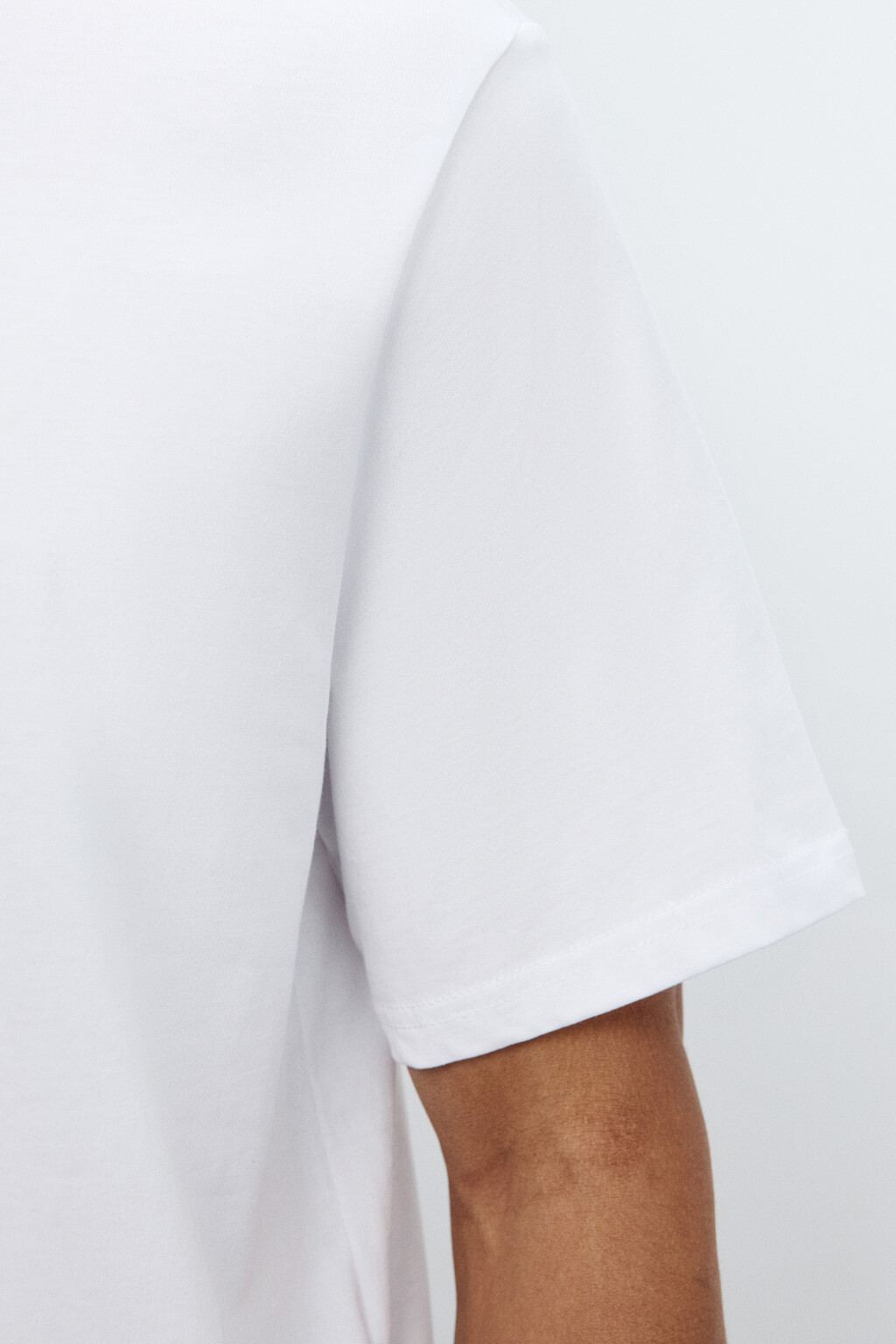 Футболка базовая с V-вырезом - цвет белый - 6
