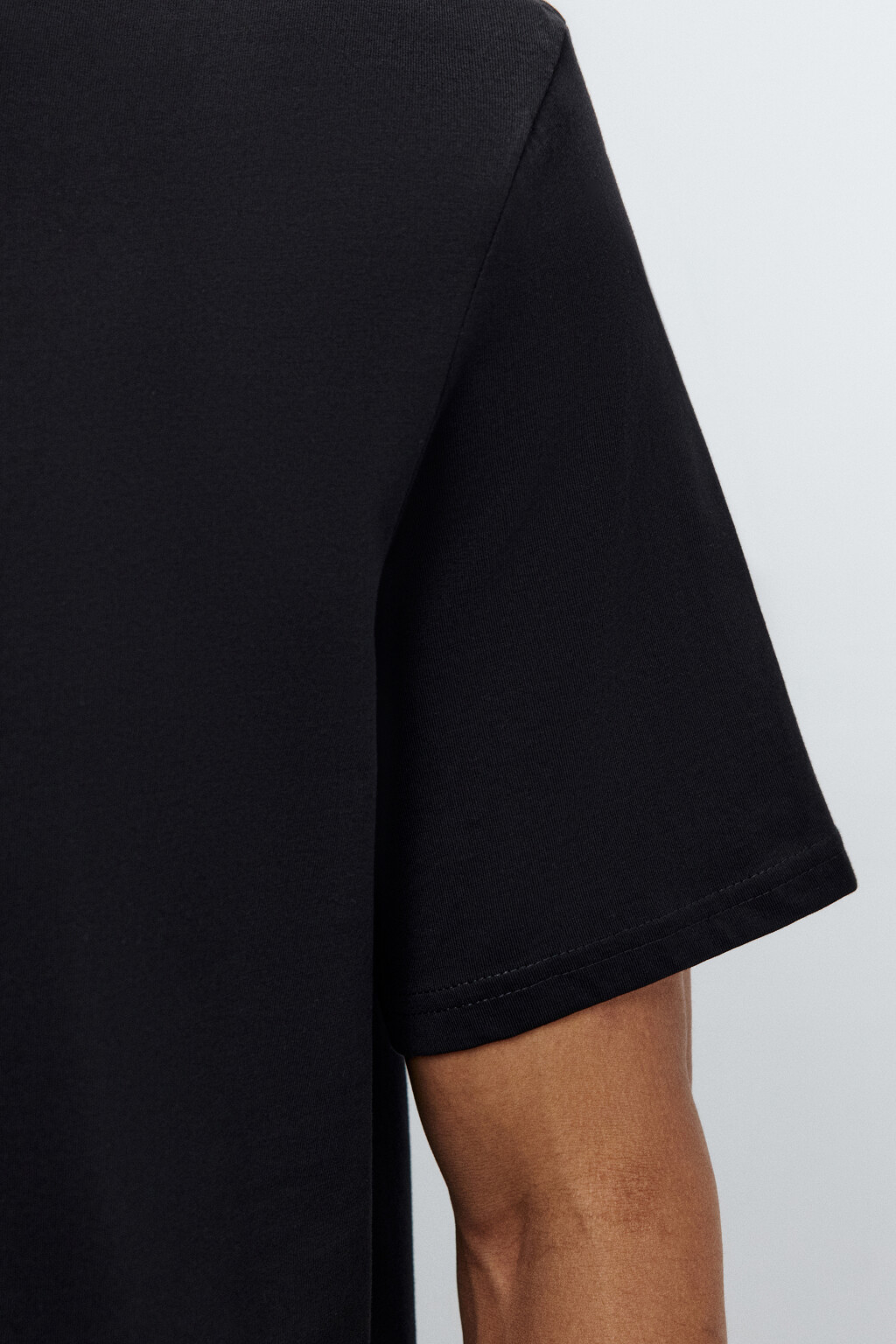 Футболка базовая с V-вырезом - цвет черный - 6