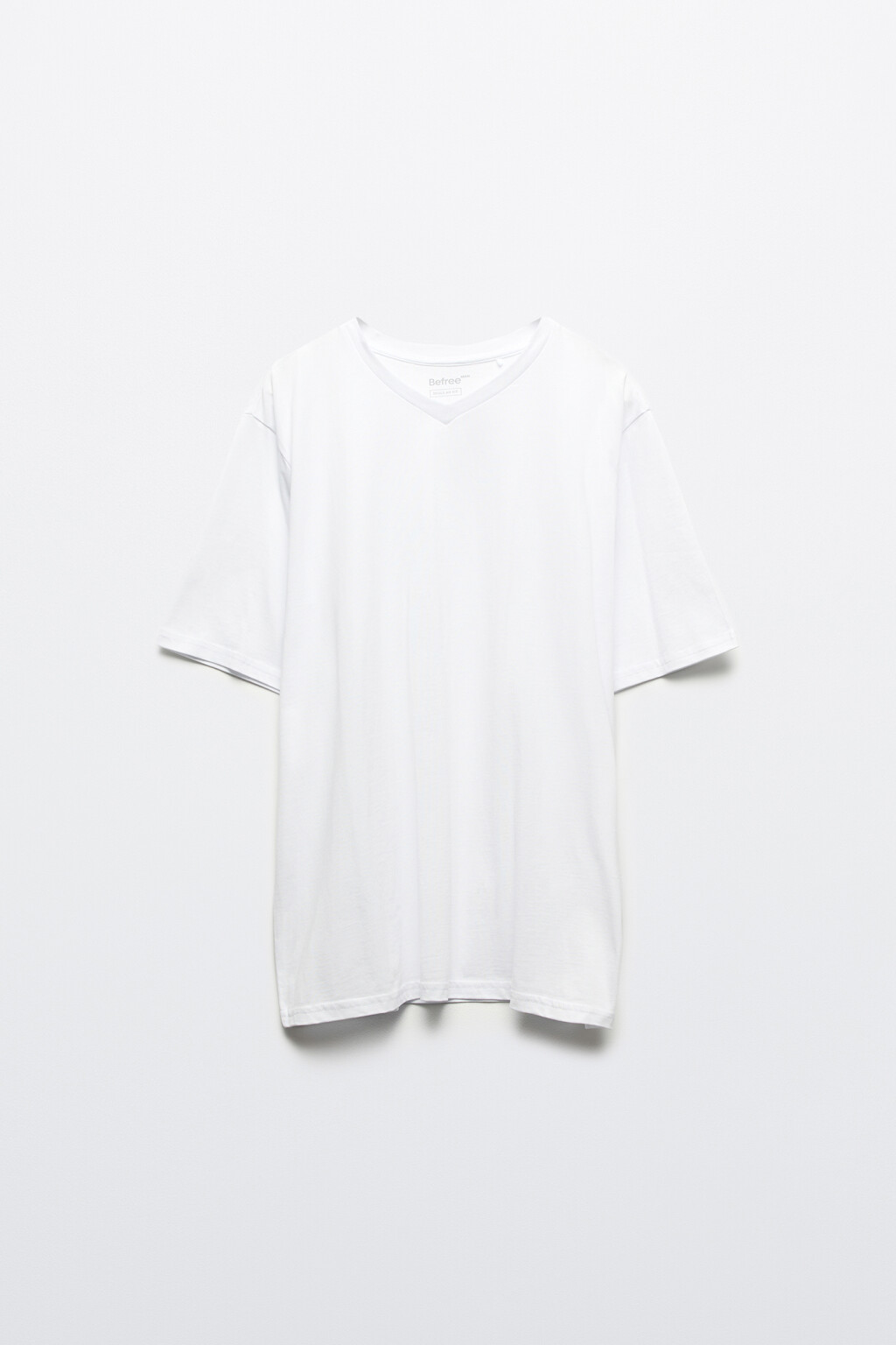 Футболка базовая с V-вырезом - цвет белый - 8