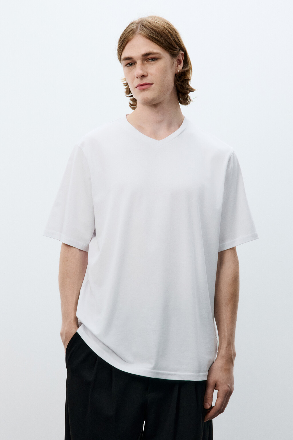 Футболка базовая с V-вырезом - цвет белый - 3