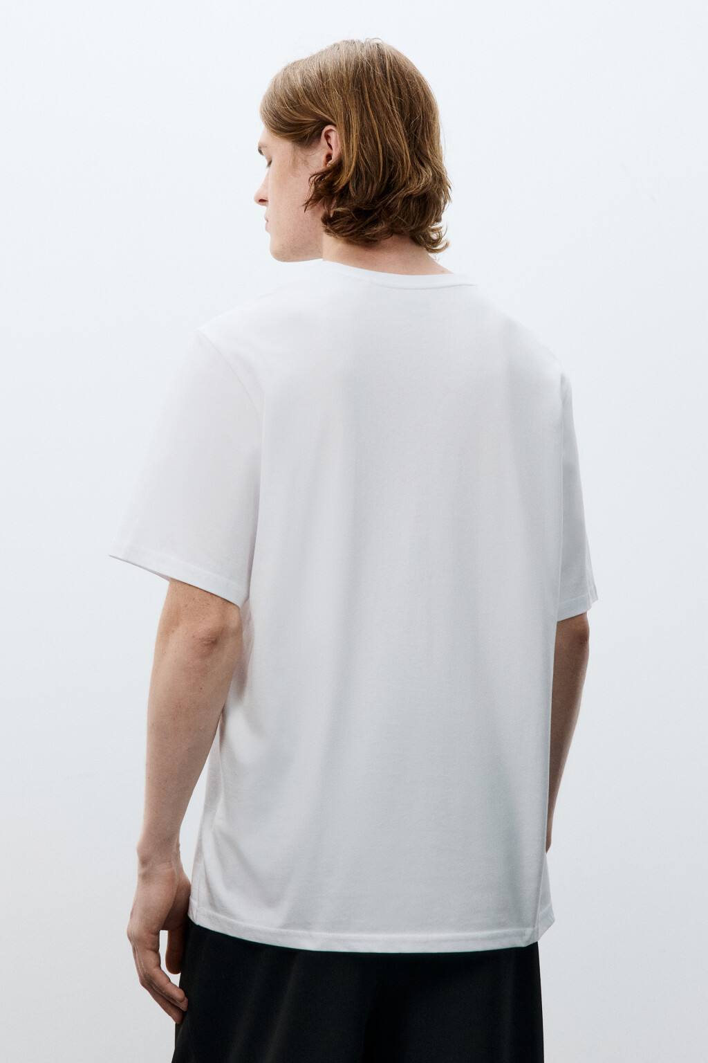 Футболка базовая с V-вырезом - цвет белый - 4