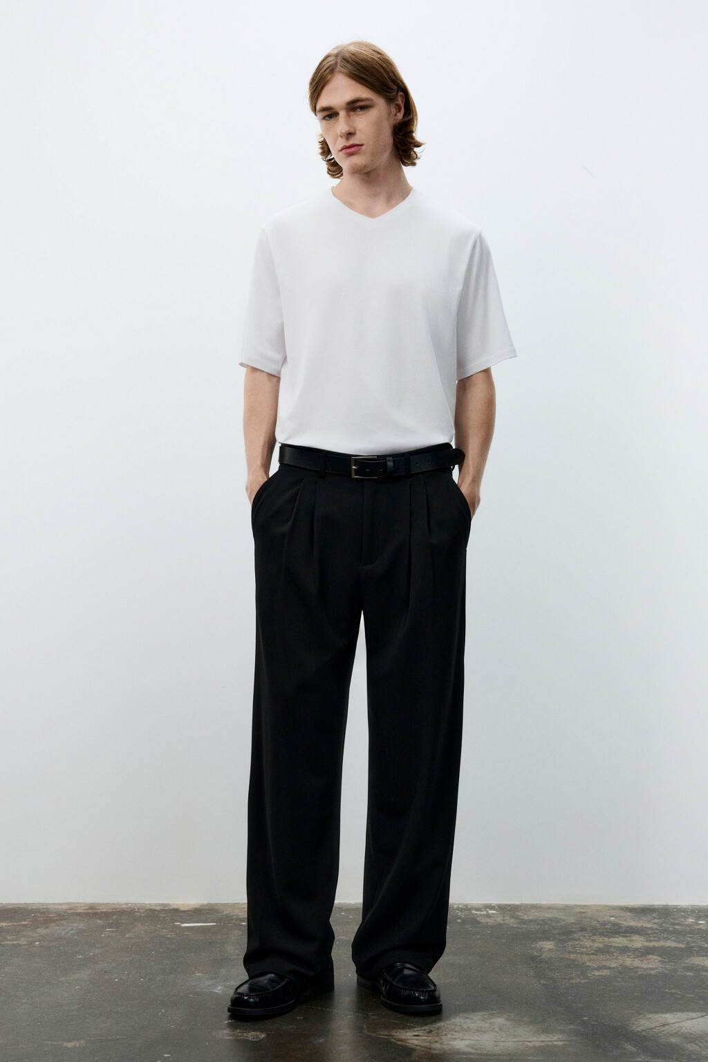 Футболка базовая с V-вырезом - цвет белый - 5