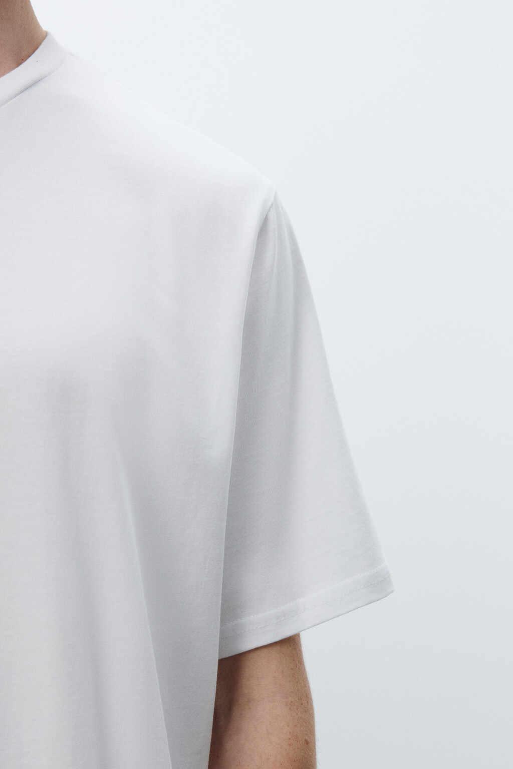 Футболка базовая с V-вырезом - цвет белый - 7