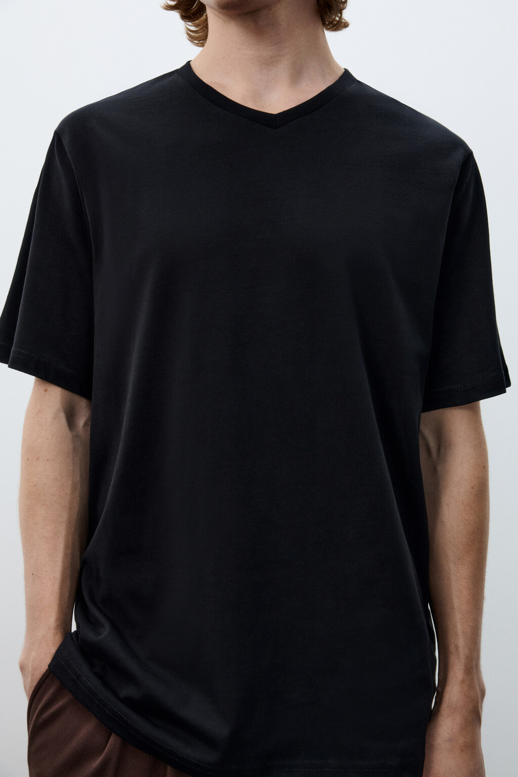 Футболка базовая с V-вырезом - цвет черный - 5