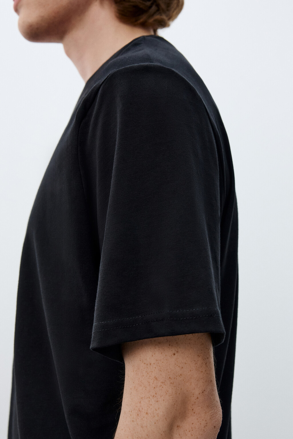 Футболка базовая с V-вырезом - цвет черный - 6