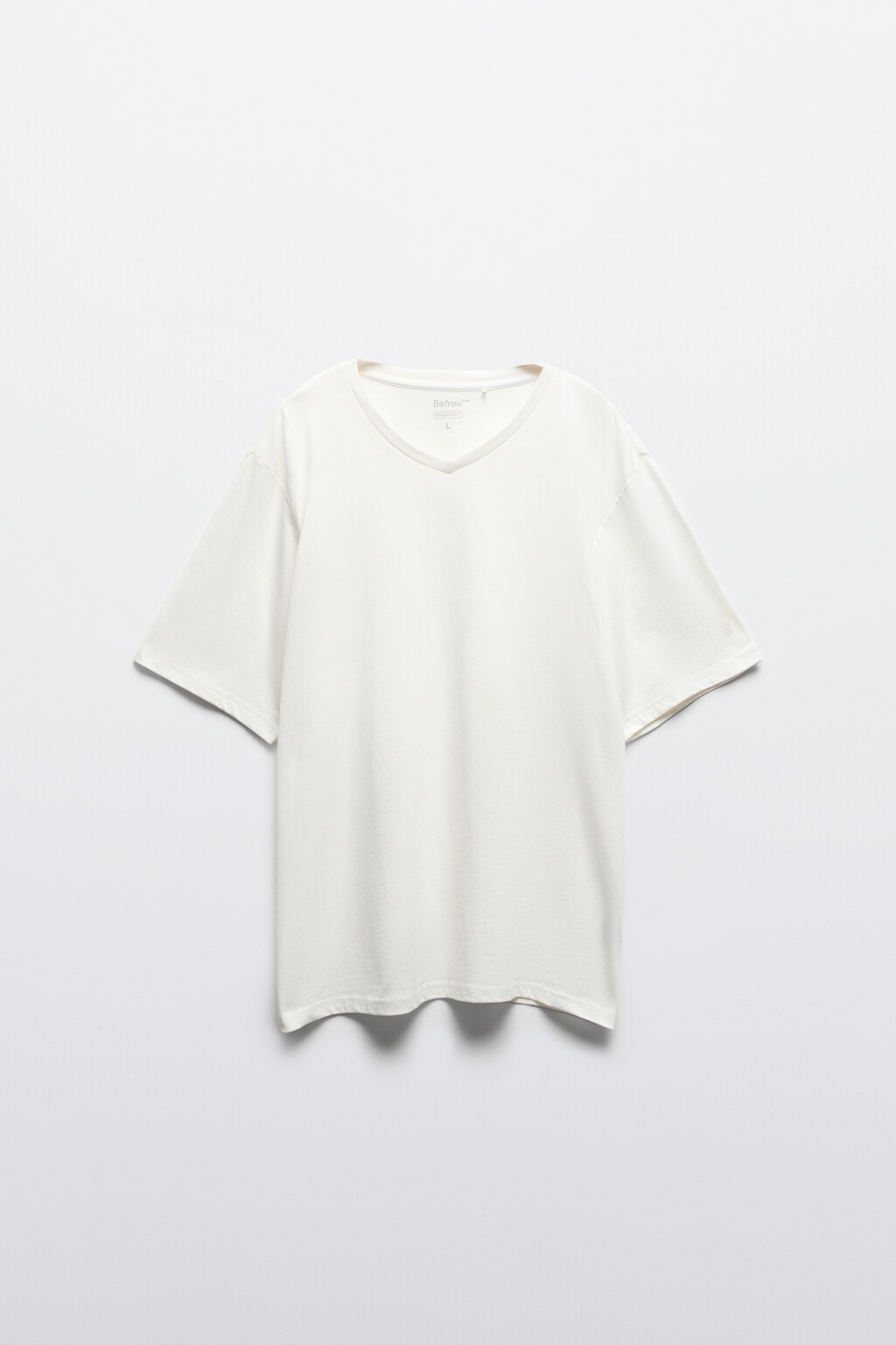 Футболка базовая с V-вырезом - цвет белый - 1