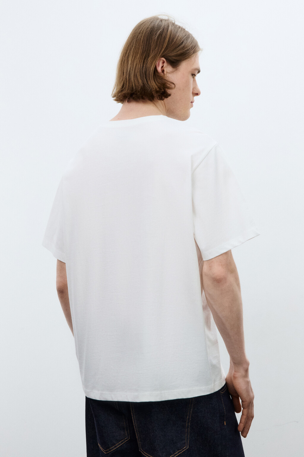 Футболка базовая с V-вырезом - цвет белый - 3