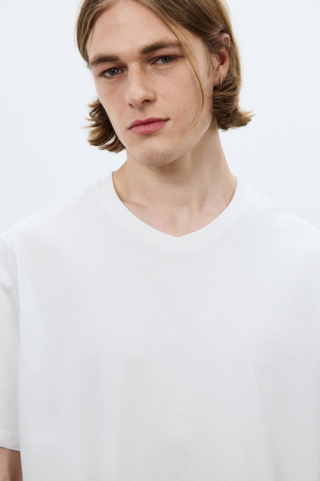 Футболка базовая с V-вырезом - цвет белый - 5