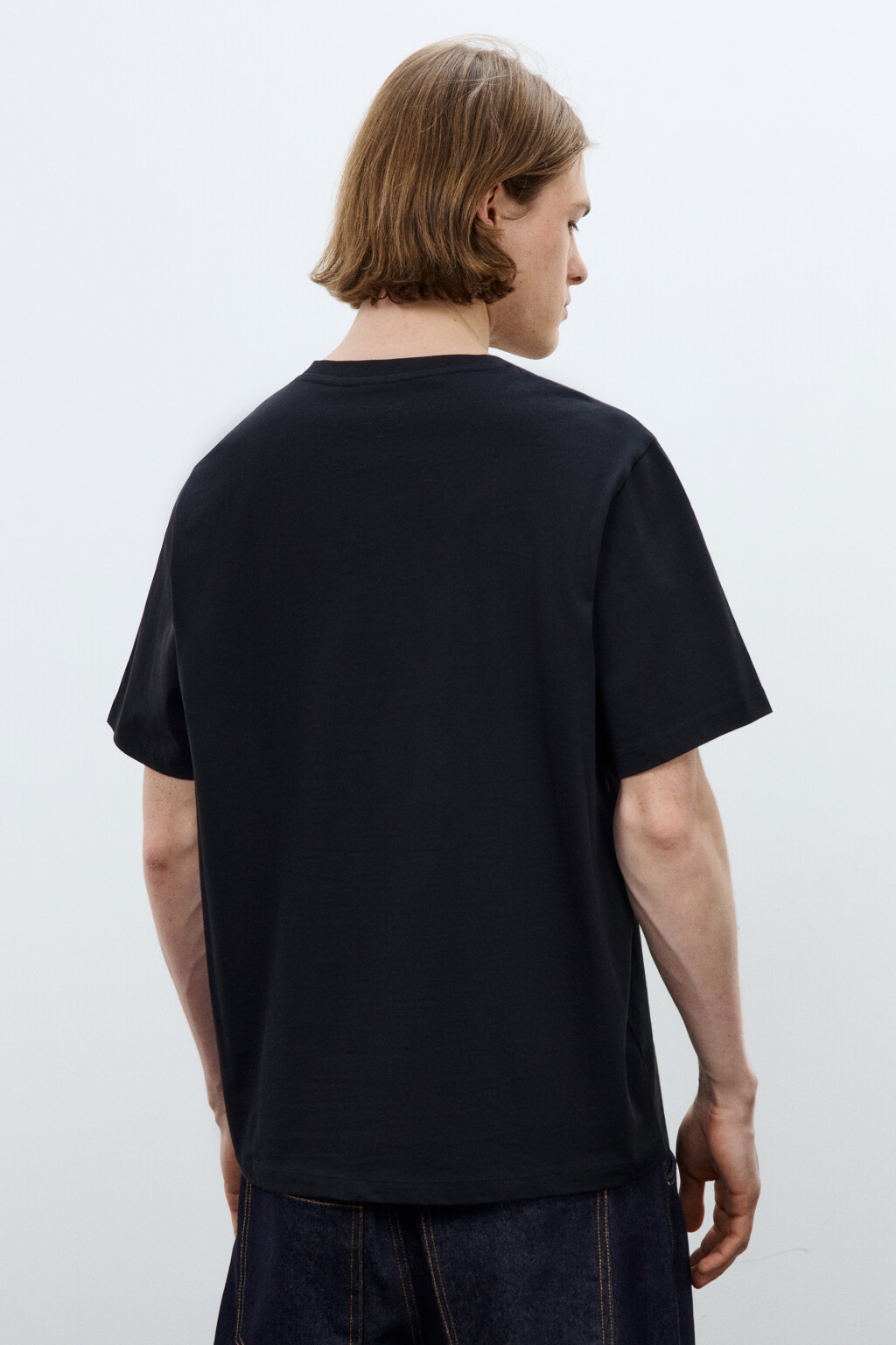 Футболка базовая с V-вырезом - цвет черный - 3