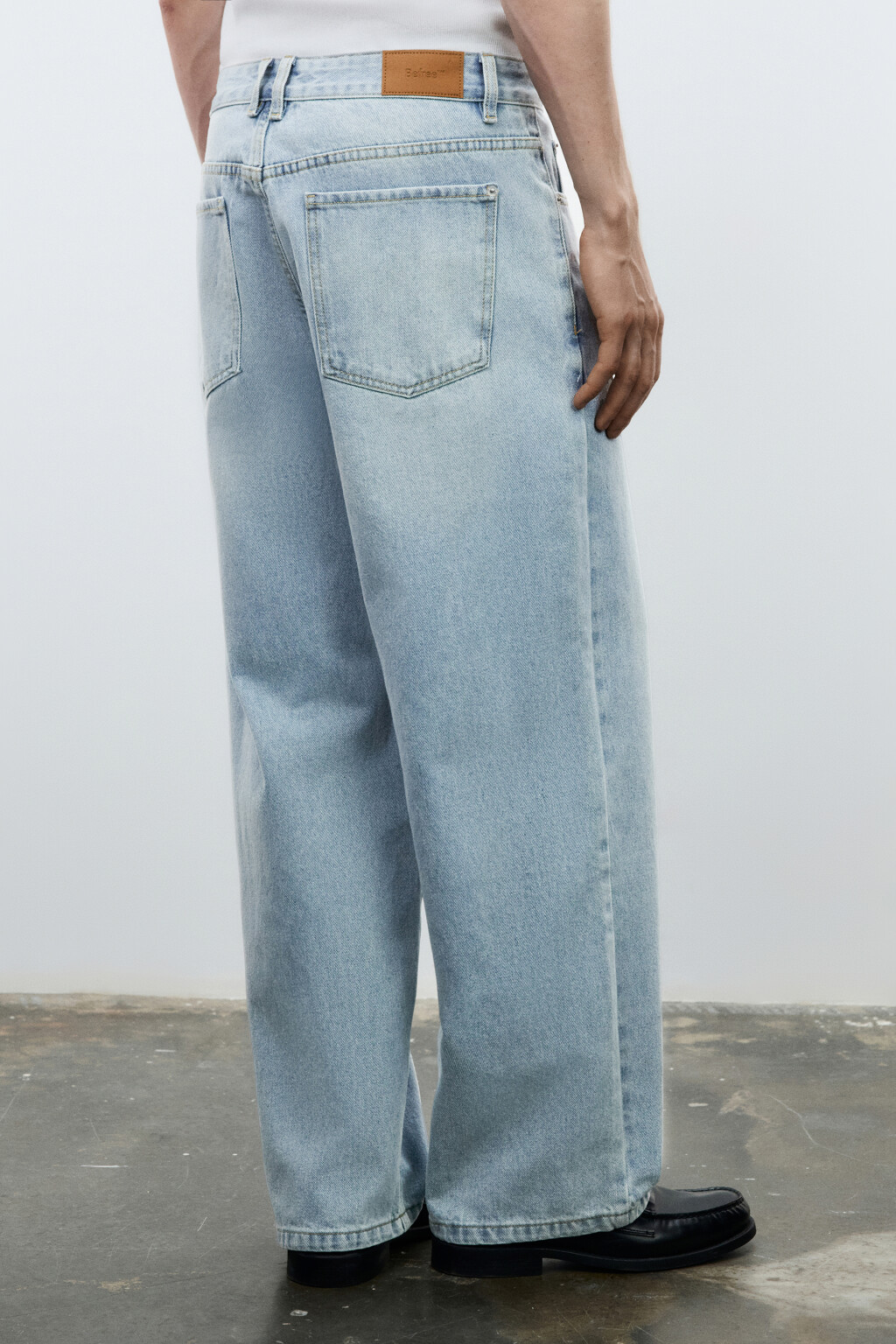 Джинсы широкие базовые - цвет голубой - 4
