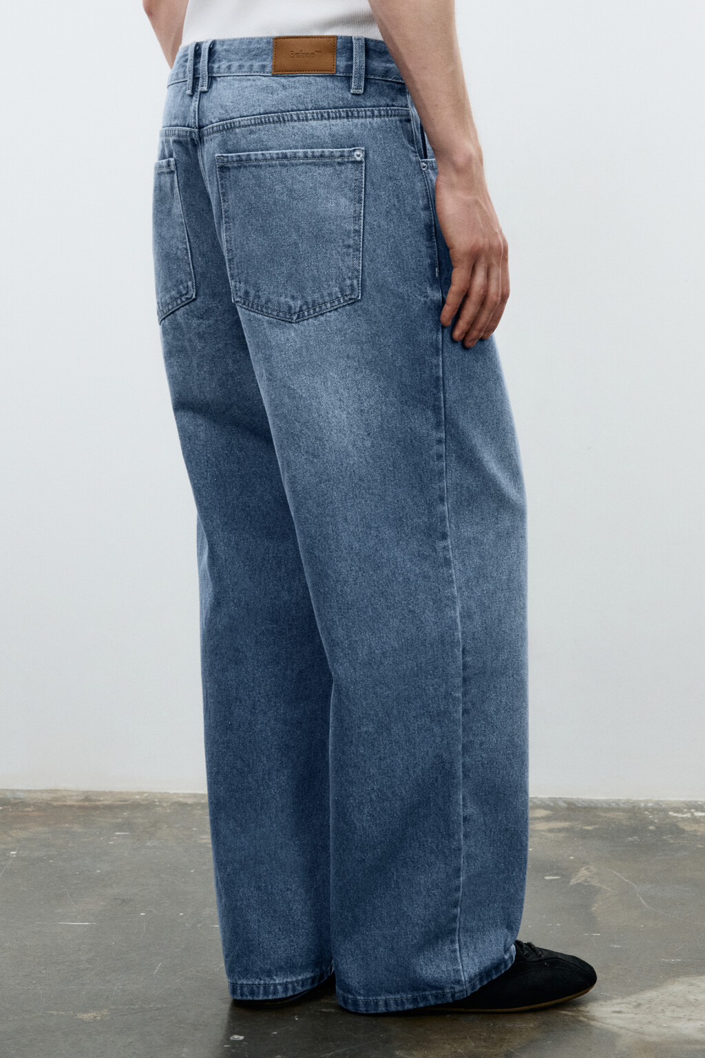 Джинсы широкие базовые - цвет голубой - 4