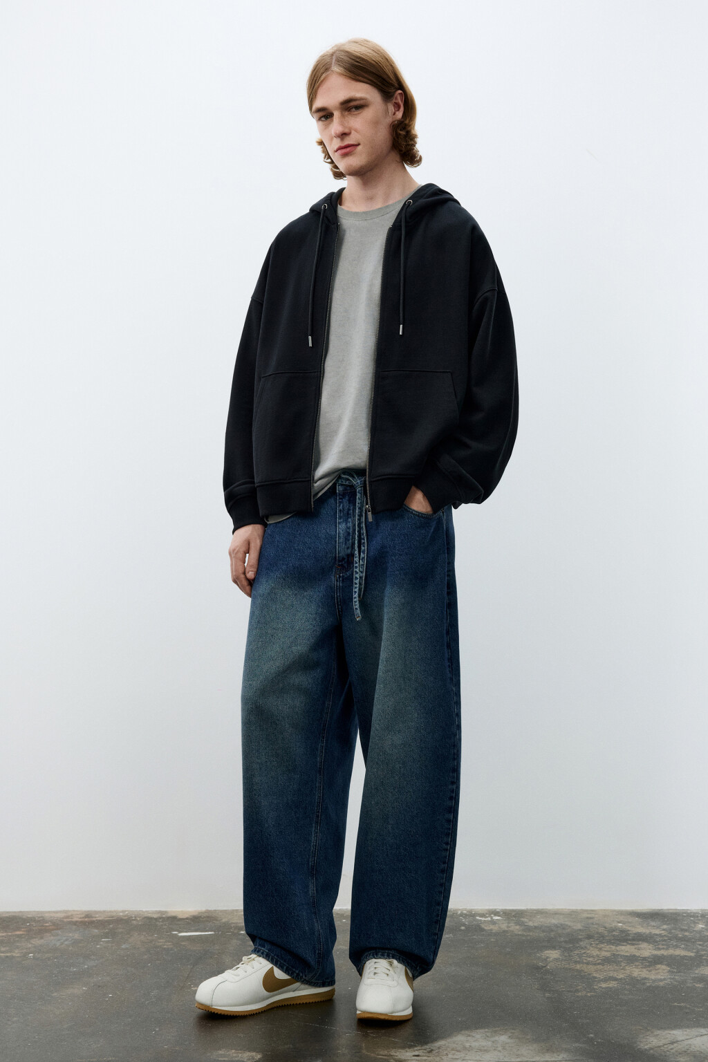 Худи-зипка из футера с капюшоном - цвет черный - 4