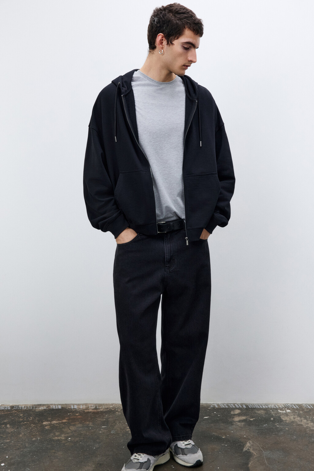 Худи-зипка из футера с капюшоном - цвет черный - 2