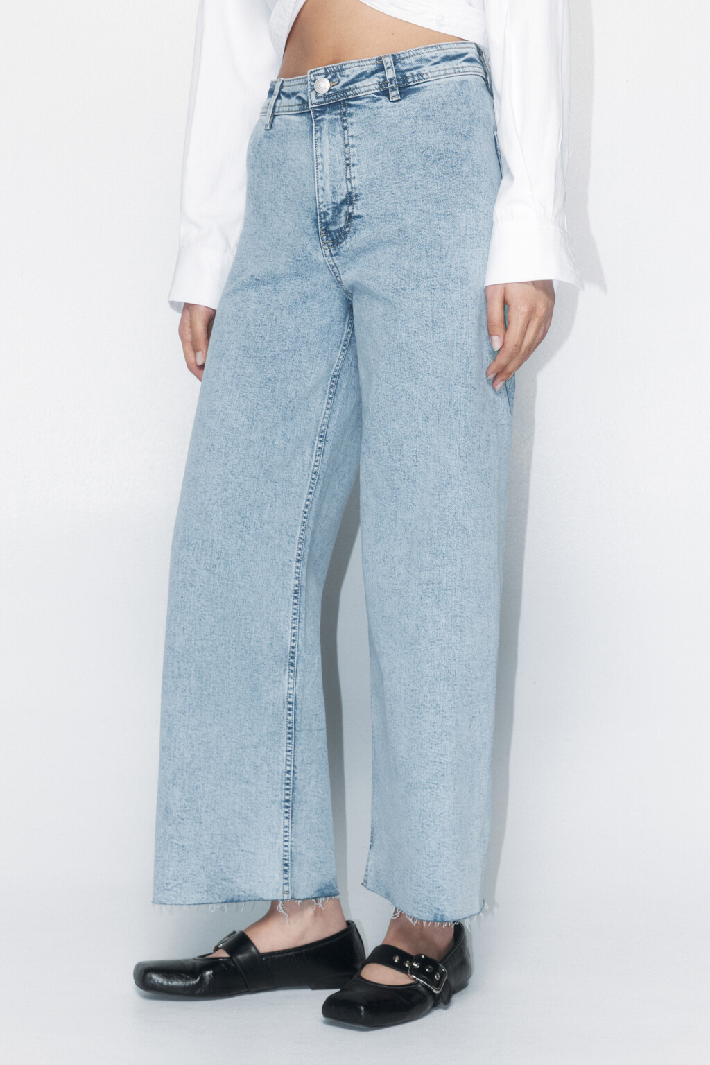 Джинсы-кюлоты с открытыми срезами - цвет голубой - 3