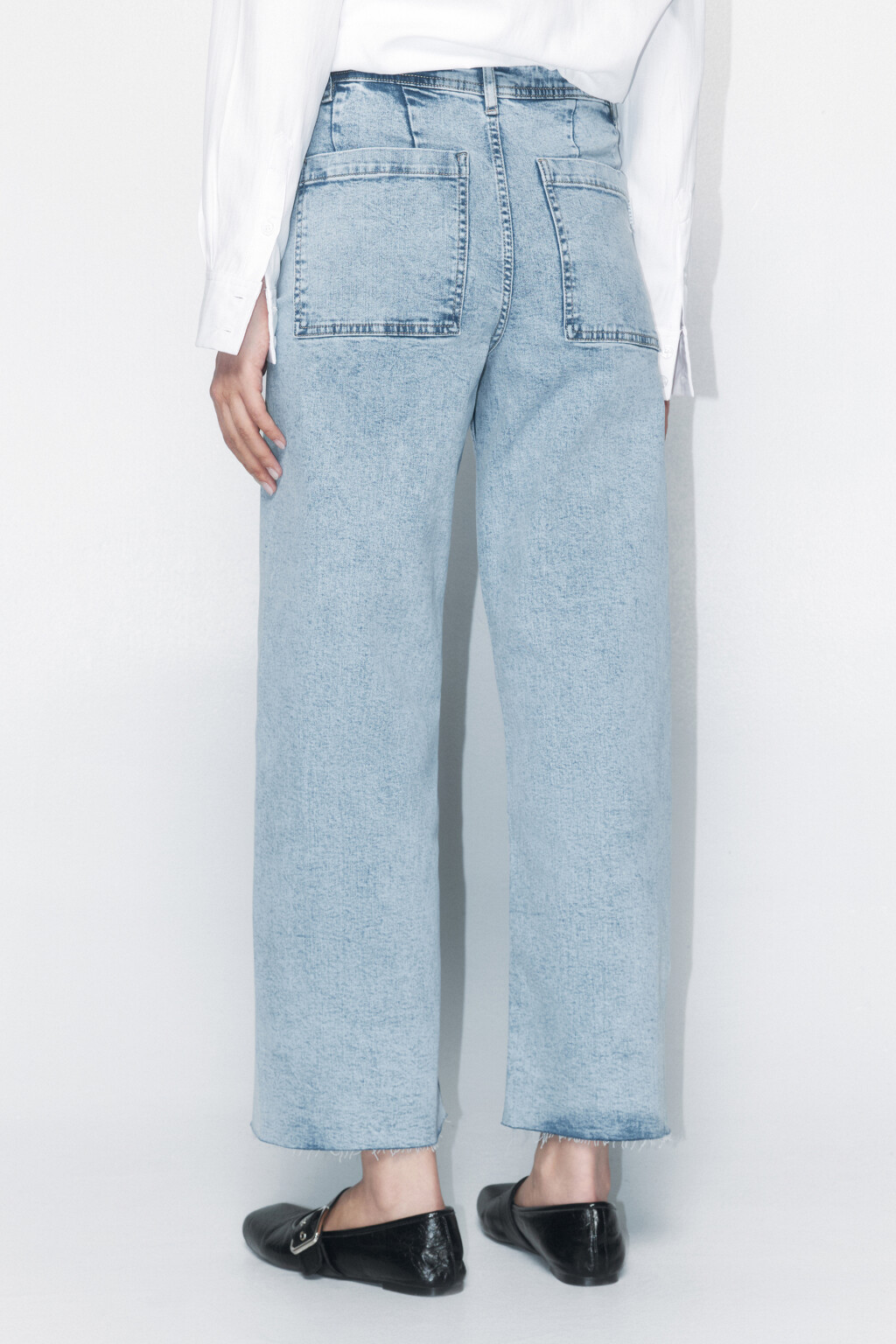 Джинсы-кюлоты с открытыми срезами - цвет голубой - 4