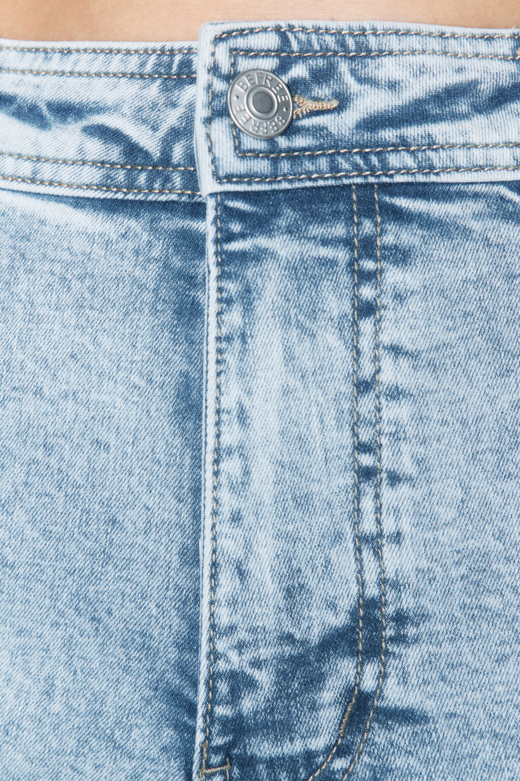 Джинсы-кюлоты с открытыми срезами - цвет голубой - 6