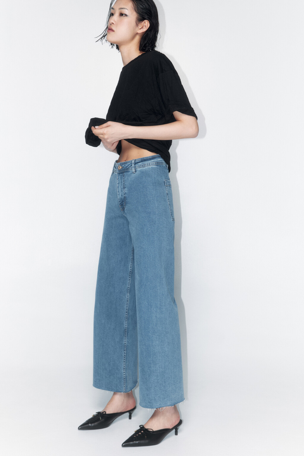 Джинсы-кюлоты с открытыми срезами - цвет голубой - 1