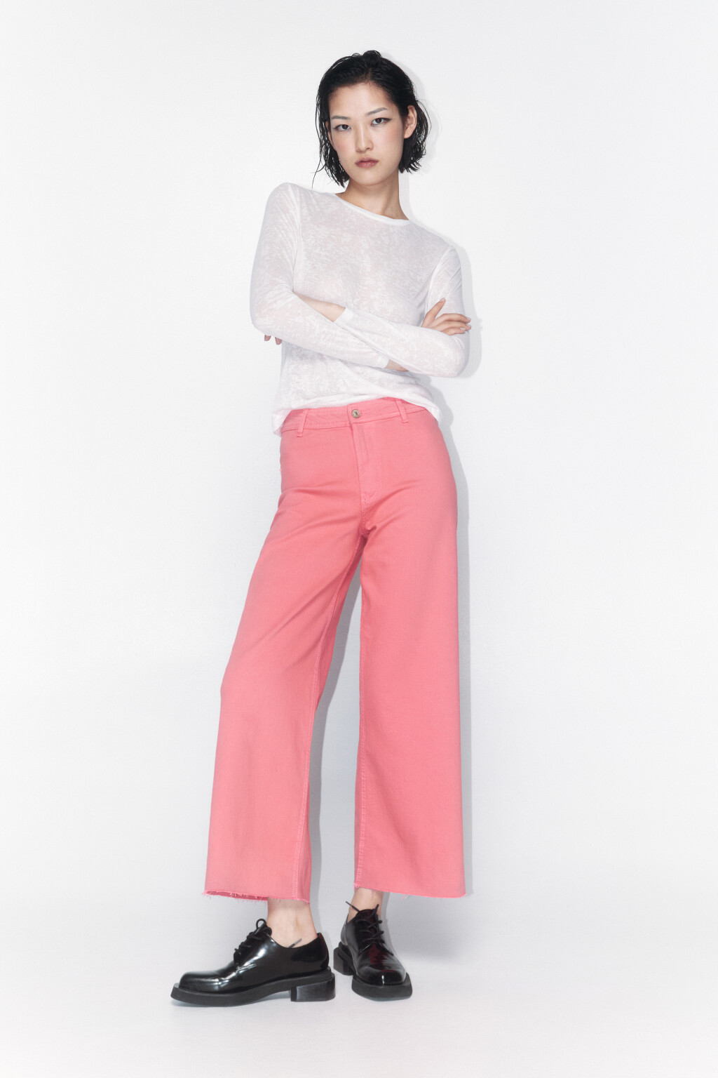 Джинсы-кюлоты с открытыми срезами - цвет розовый - 1