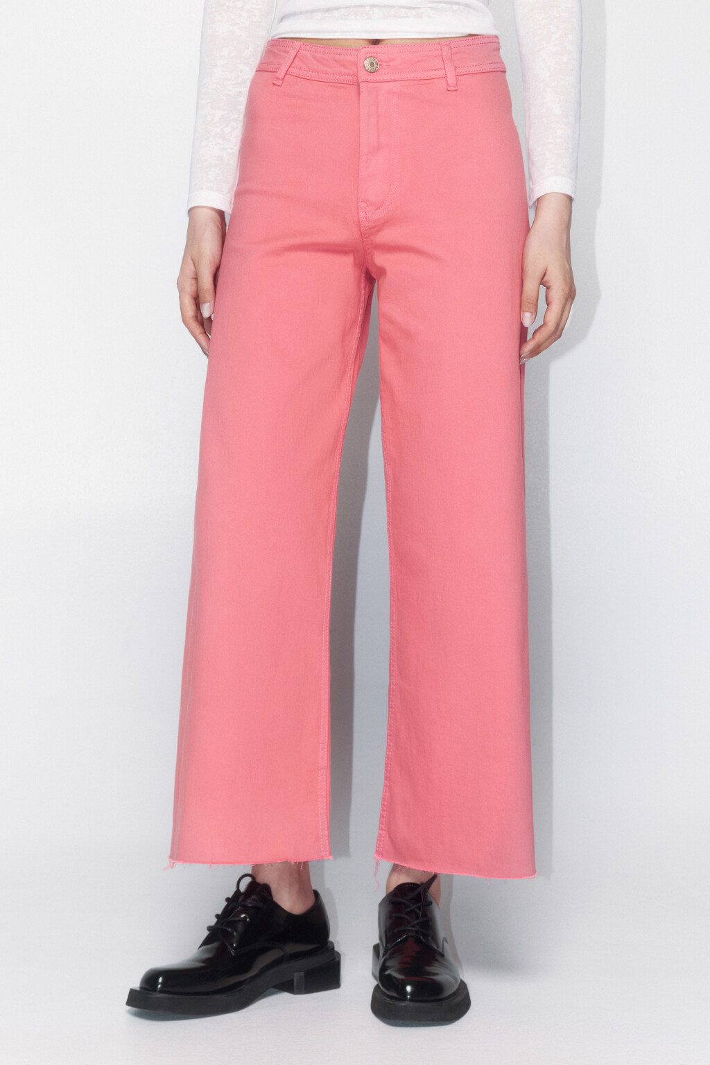 Джинсы-кюлоты с открытыми срезами - цвет розовый - 2