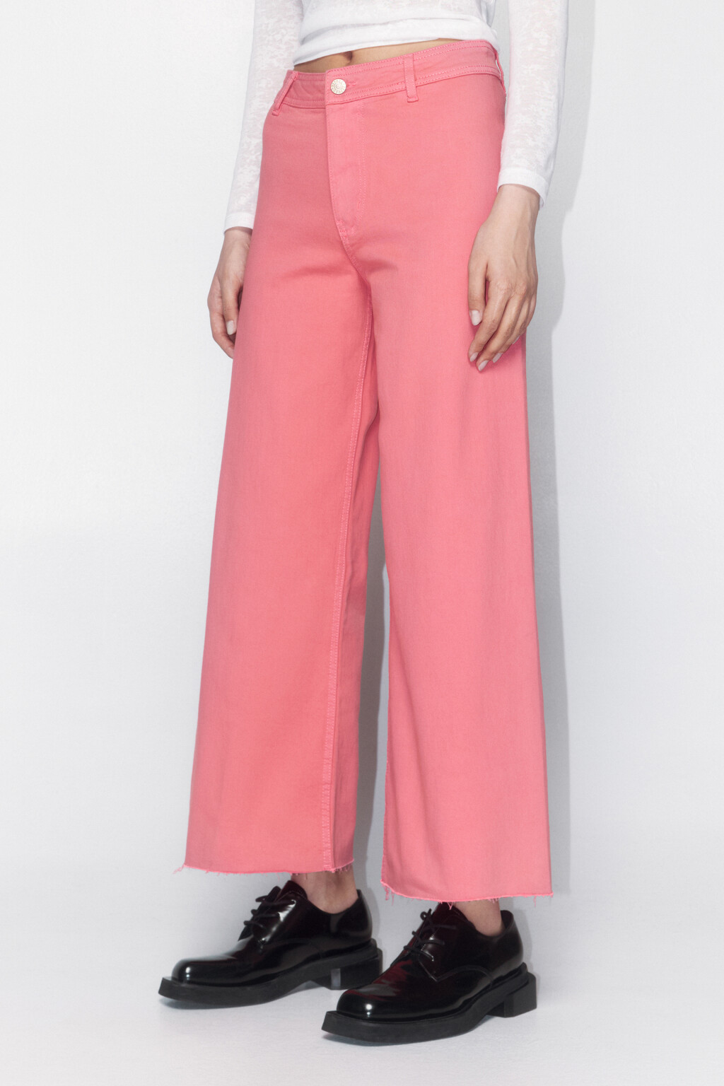 Джинсы-кюлоты с открытыми срезами - цвет розовый - 3