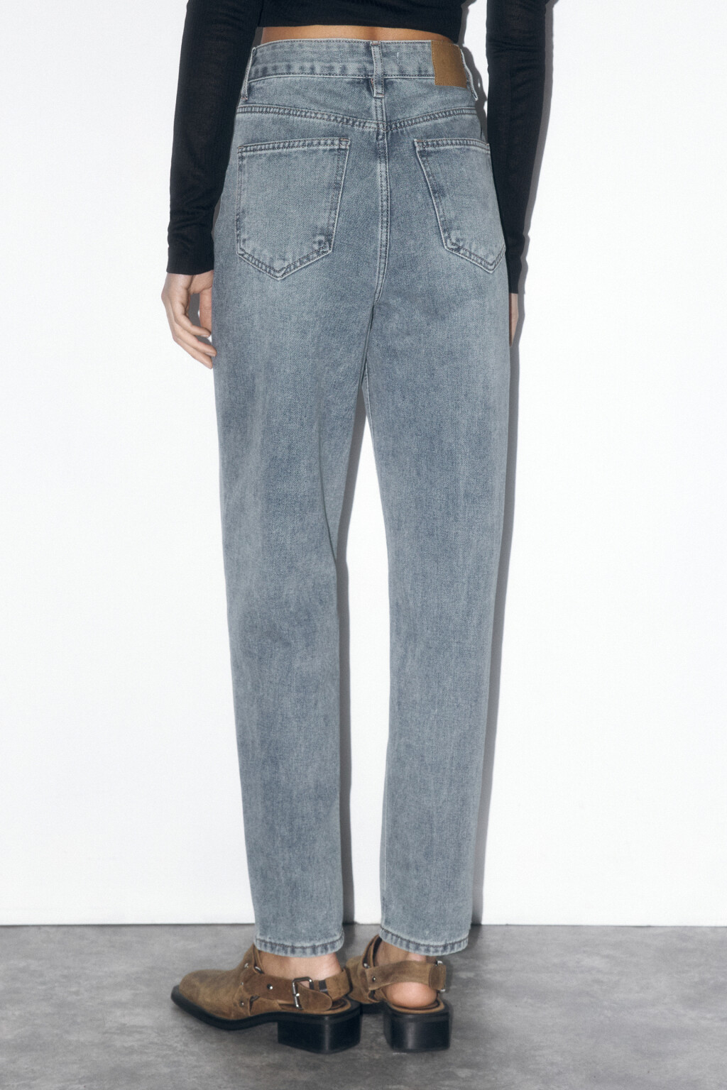 Джинсы mom fit с эффектом масляной стирки - цвет синий - 4