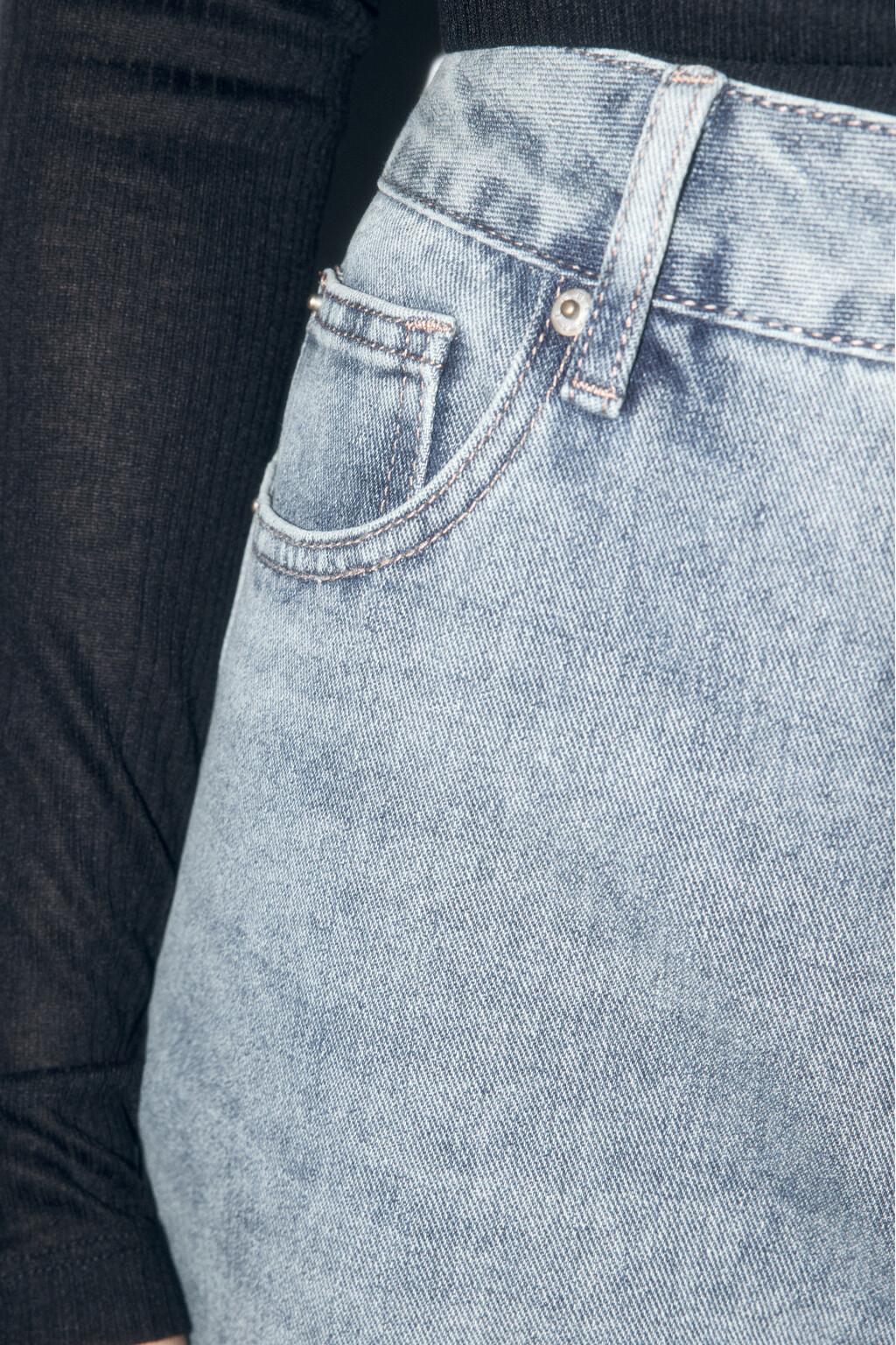 Джинсы mom fit с эффектом масляной стирки - цвет синий - 6