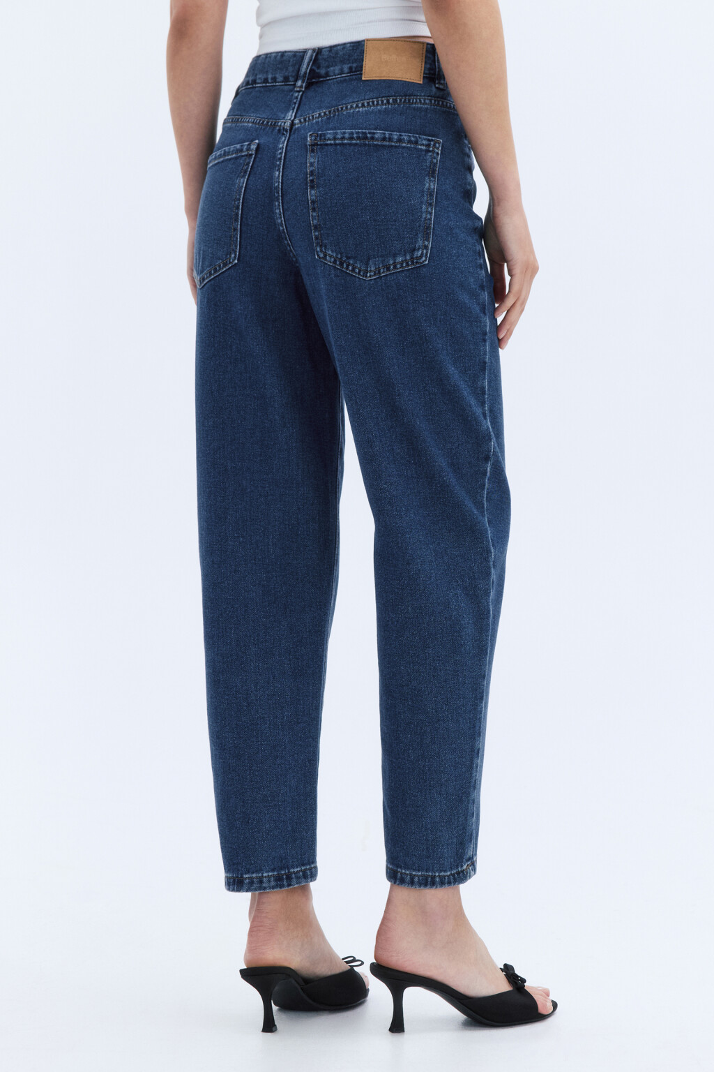 Джинсы mom fit укороченные с высокой посадкой - цвет голубой - 4