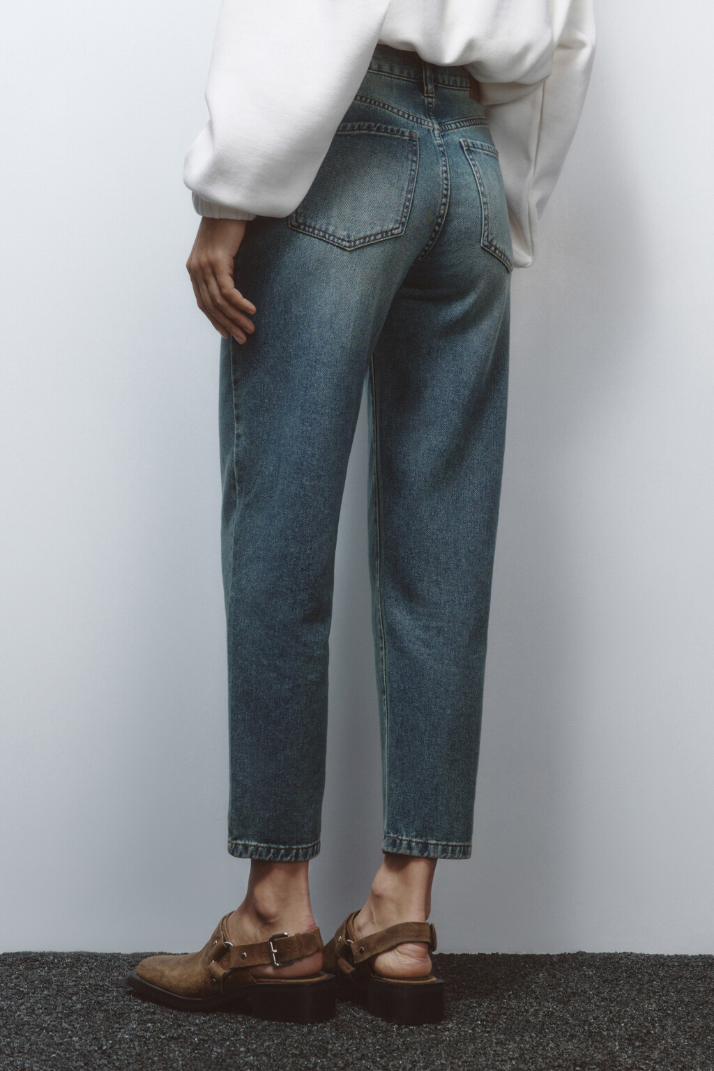 Джинсы mom fit укороченные с высокой посадкой - цвет темный тинт - 4