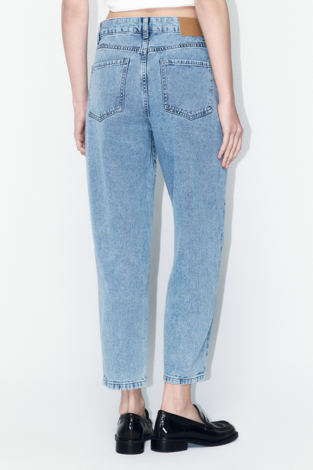 Джинсы mom fit укороченные с высокой посадкой - цвет голубой - 3