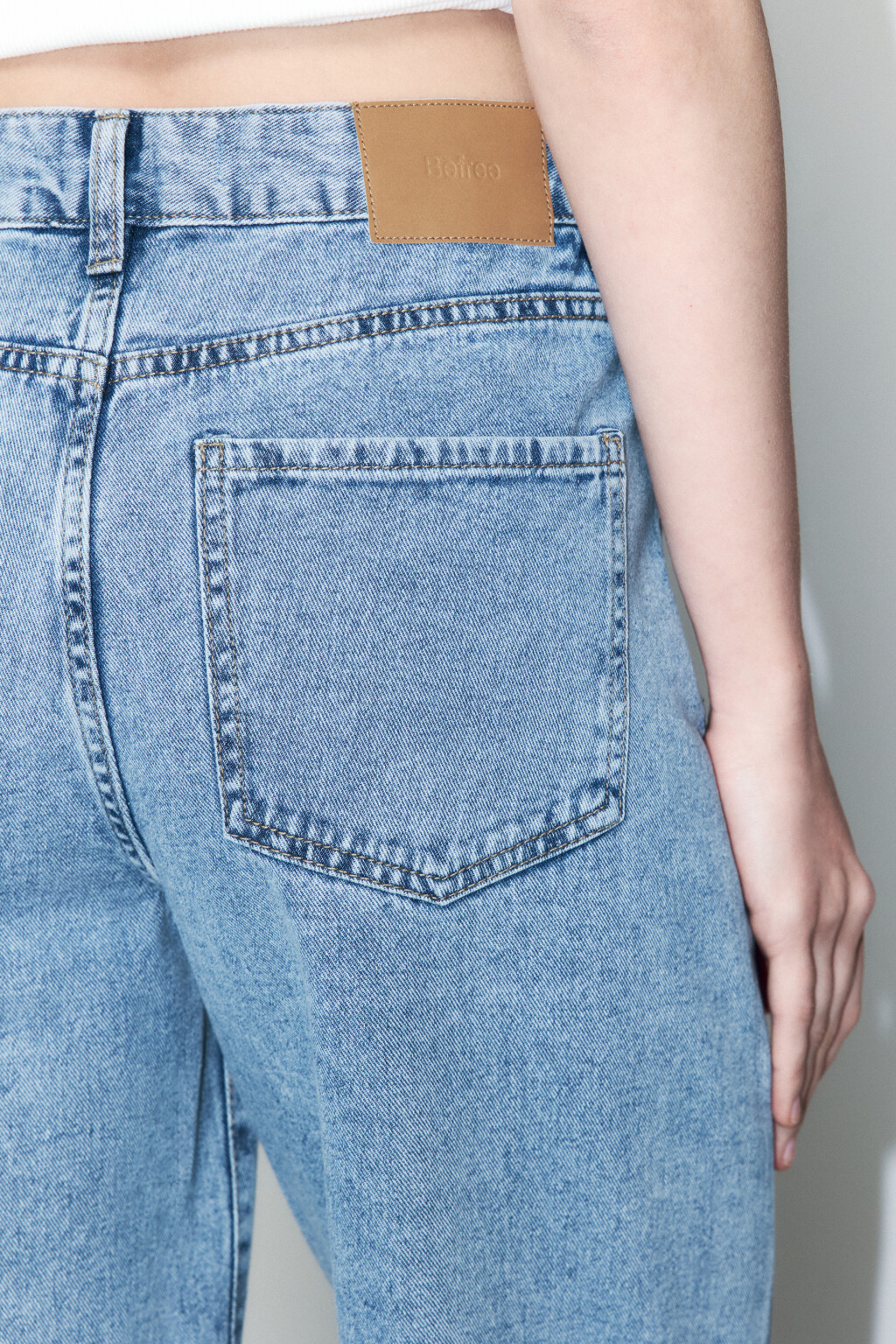 Джинсы mom fit укороченные с высокой посадкой - цвет голубой - 6