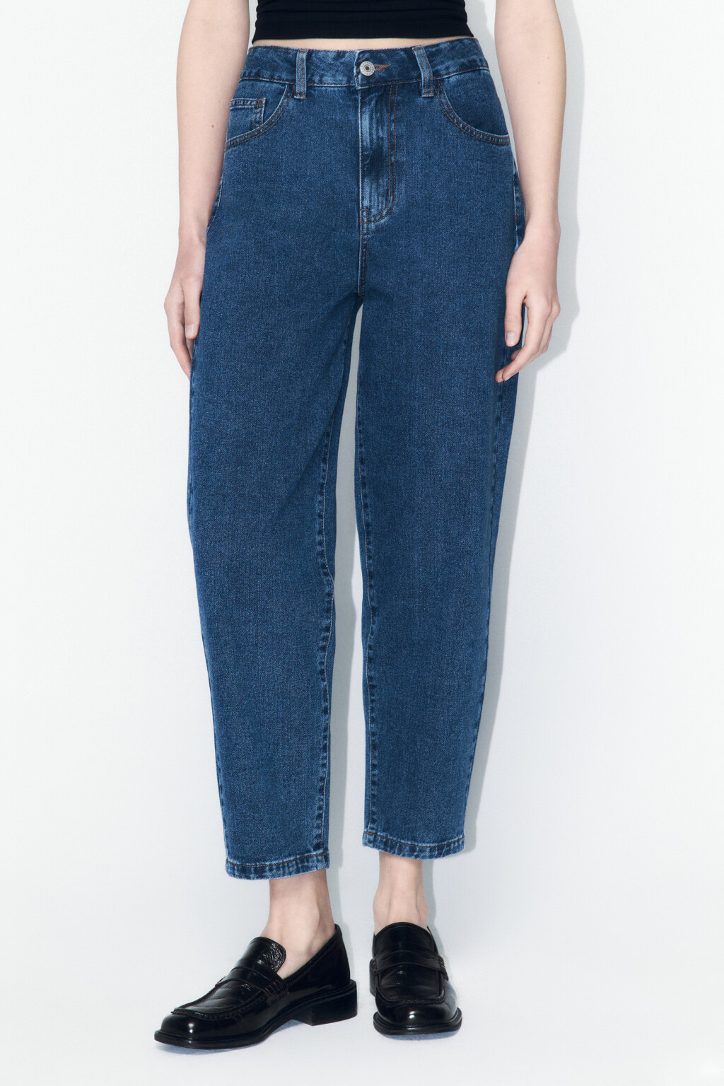 Джинсы mom fit укороченные с высокой посадкой - цвет голубой - 2