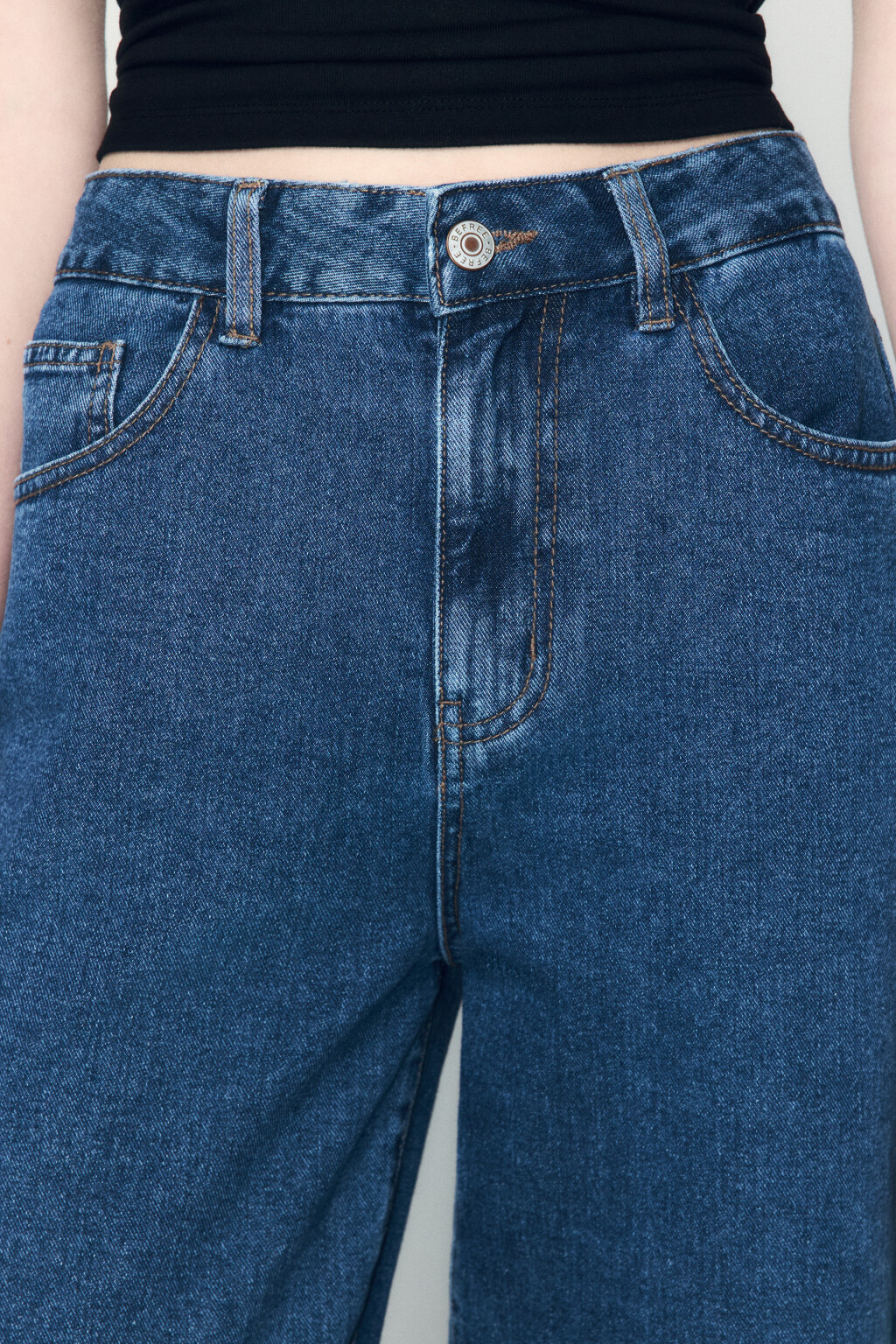 Джинсы mom fit укороченные с высокой посадкой - цвет голубой - 5