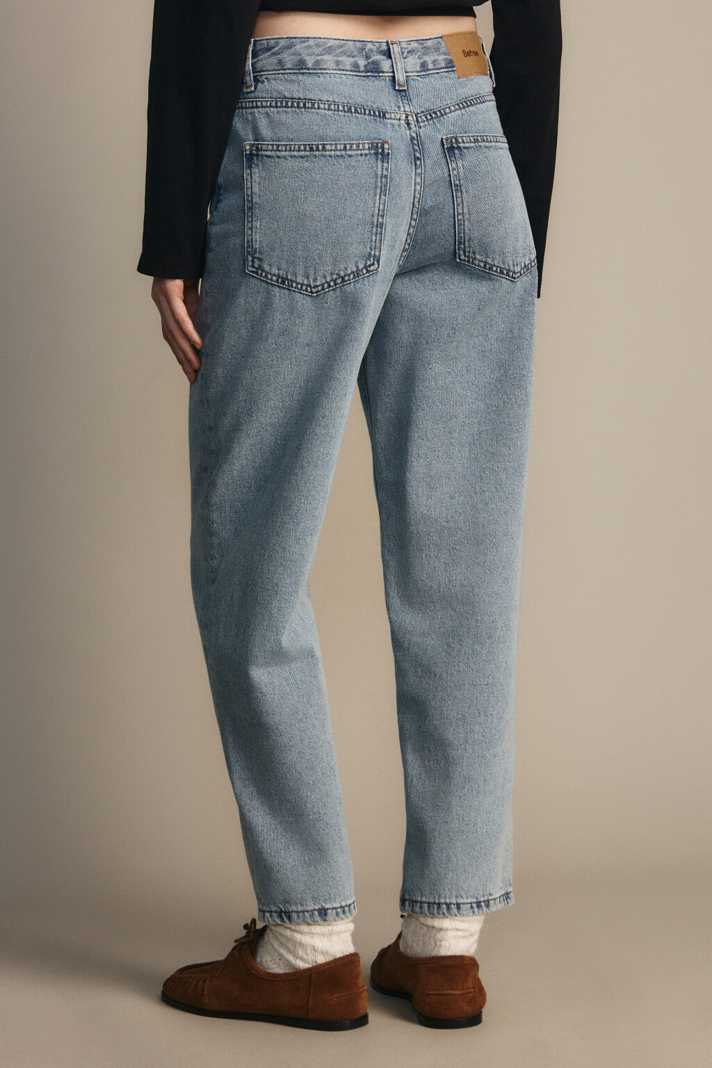 Джинсы mom fit укороченные с высокой посадкой - цвет голубой - 3