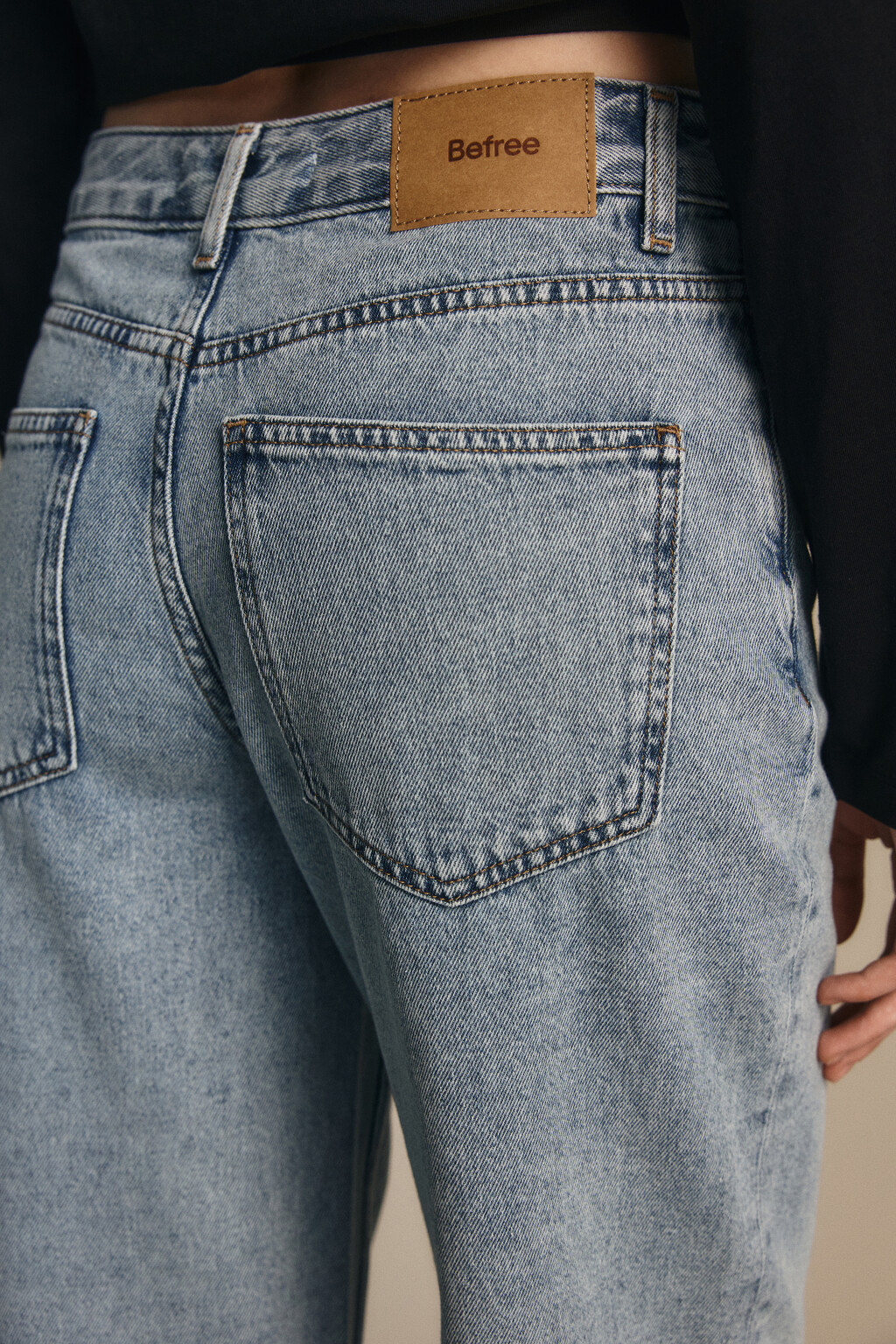 Джинсы mom fit укороченные с высокой посадкой - цвет голубой - 6