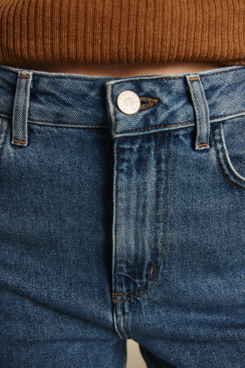 Джинсы mom fit укороченные с высокой посадкой - цвет голубой - 5