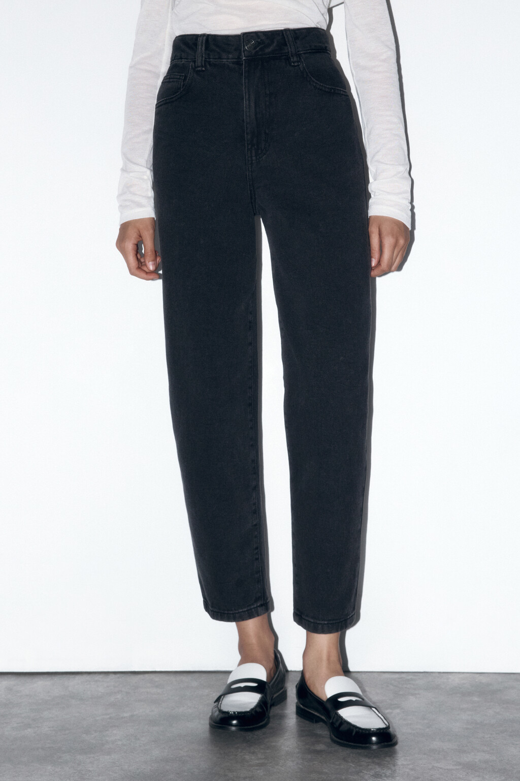 Джинсы mom fit укороченные с высокой посадкой - цвет серый - 2