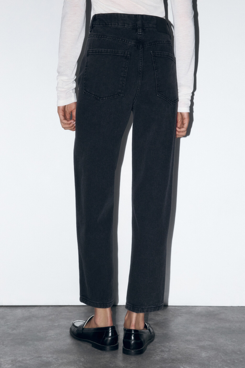 Джинсы mom fit укороченные с высокой посадкой - цвет серый - 4