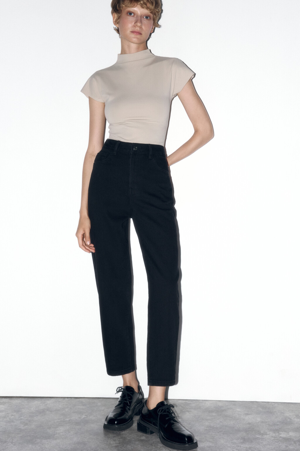 Джинсы mom fit укороченные с высокой посадкой - цвет черный - 1