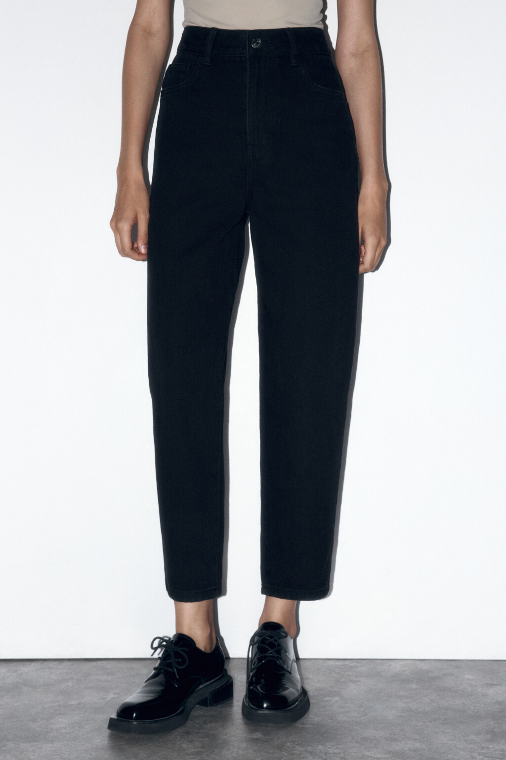 Джинсы mom fit укороченные с высокой посадкой - цвет черный - 3