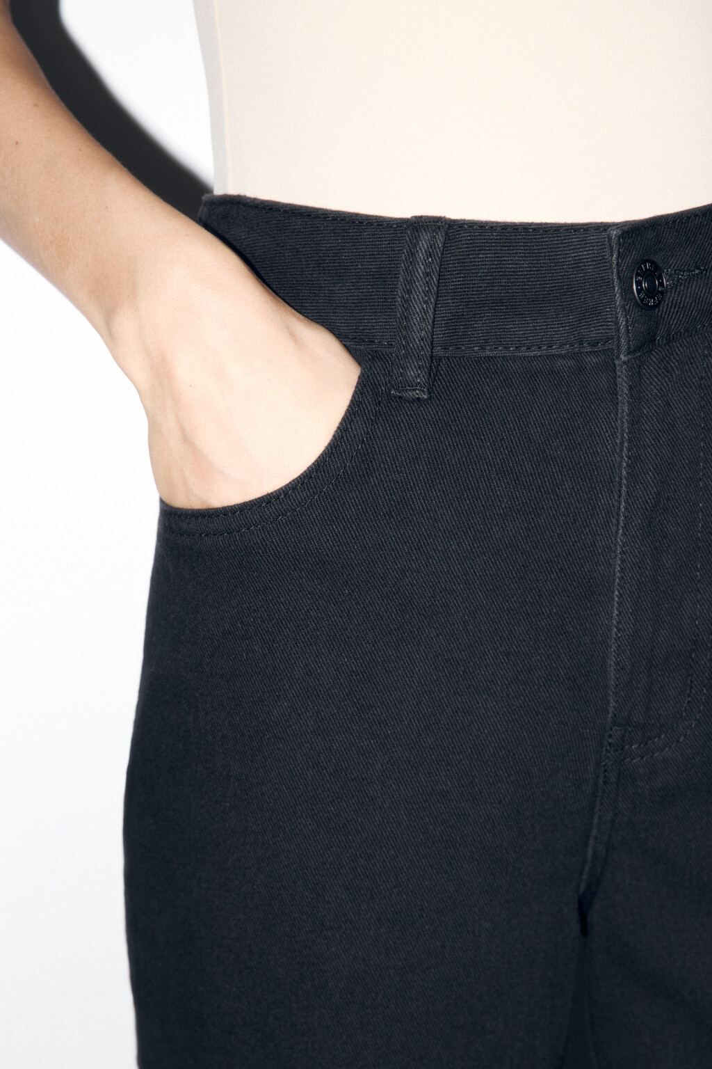 Джинсы mom fit укороченные с высокой посадкой - цвет черный - 7