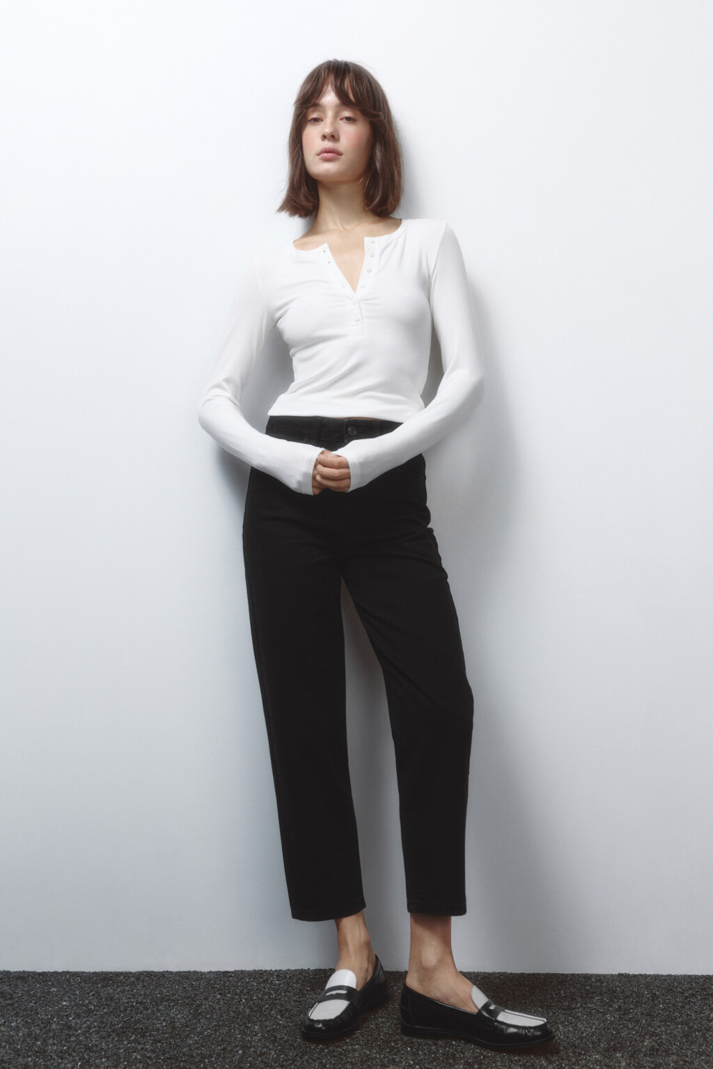 Джинсы mom fit укороченные с высокой посадкой - цвет черный - 1