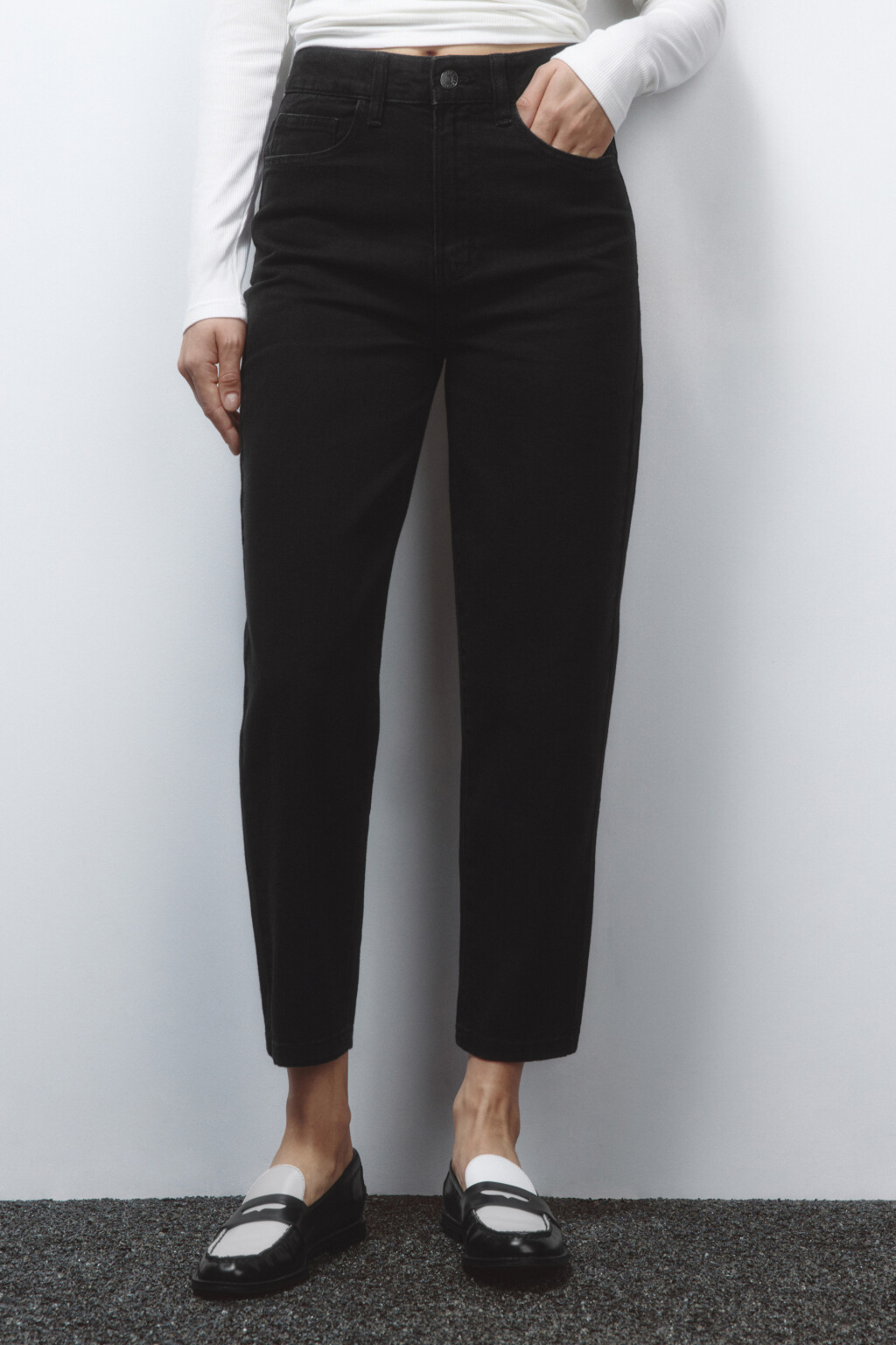 Джинсы mom fit укороченные с высокой посадкой - цвет черный - 2